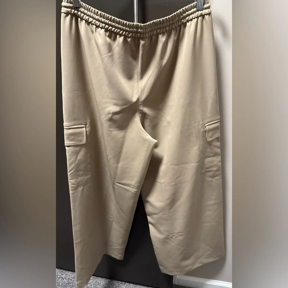 NWT Athleta Promenade High Rise Cargo Pants Brownstone Beige Tan Wide Size M/P - Picture 11 of 11